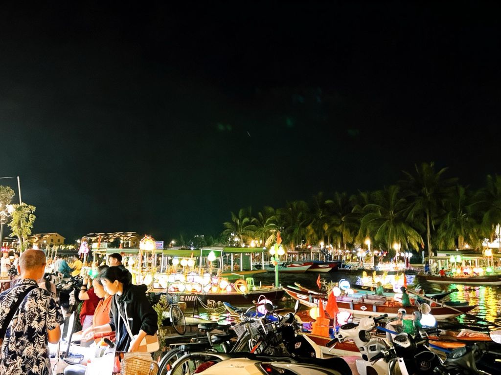 Hoi An at Night - Where Lantern Lights Illuminate Emotions - ảnh 10