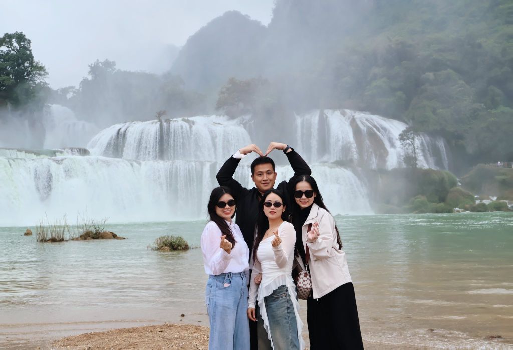 回顾一下在四月三十日假期期间的高平旅游景点。 - ảnh 6