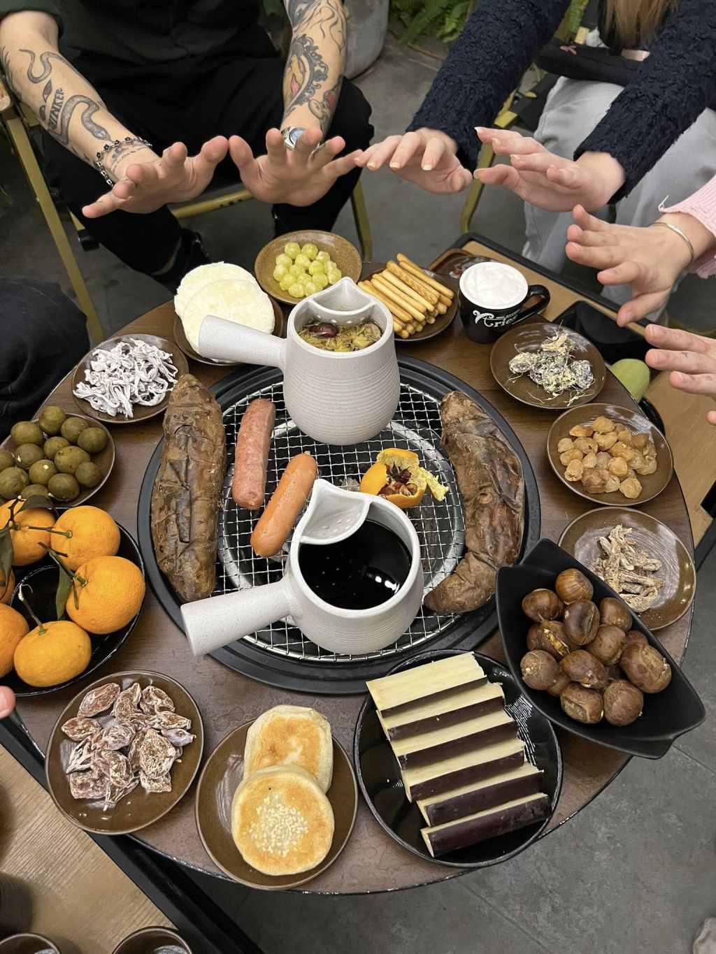 Review Aries Rooftop Coffee: A meeting point between the clouds and the sunset - ảnh 5