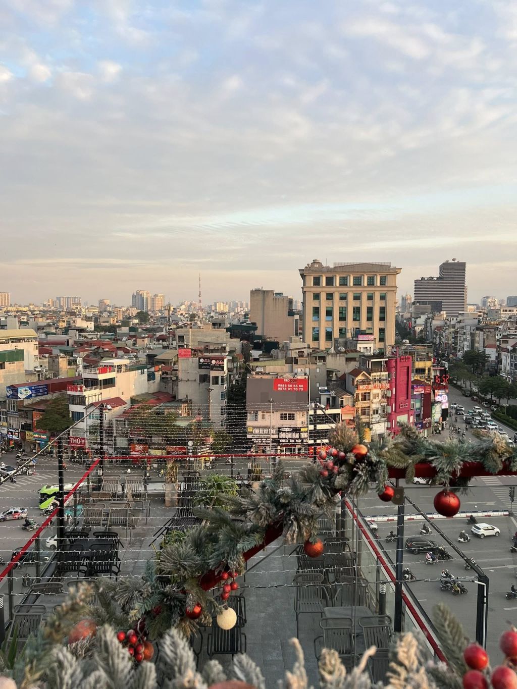 Review Aries Rooftop Coffee: A meeting point between the clouds and the sunset - ảnh 6