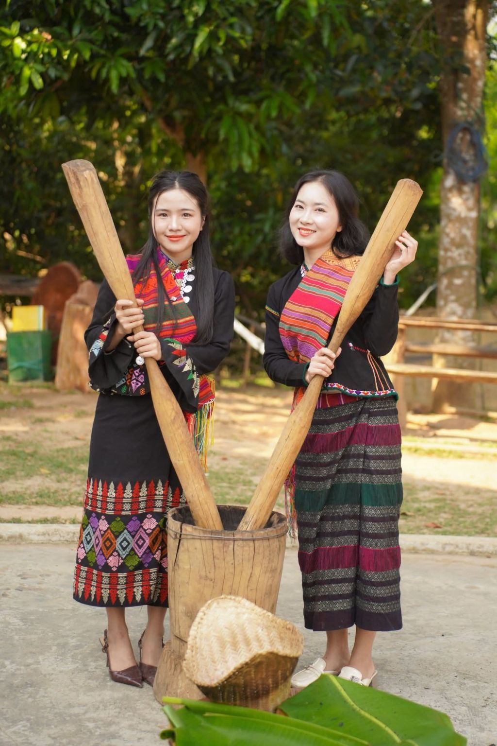Young girl pounding rice – The cultural beauty of Vân Kiều – Pa Cô Quảng Trị - ảnh 11