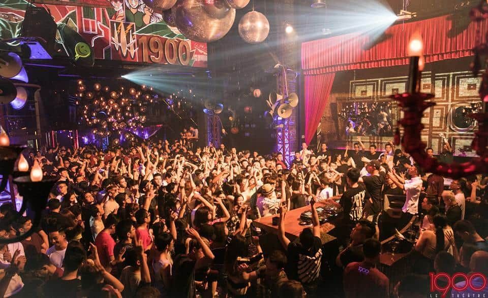 Tạ Hiện Street – the nightlife hub in Hanoi, gets busier the later it gets. - 4