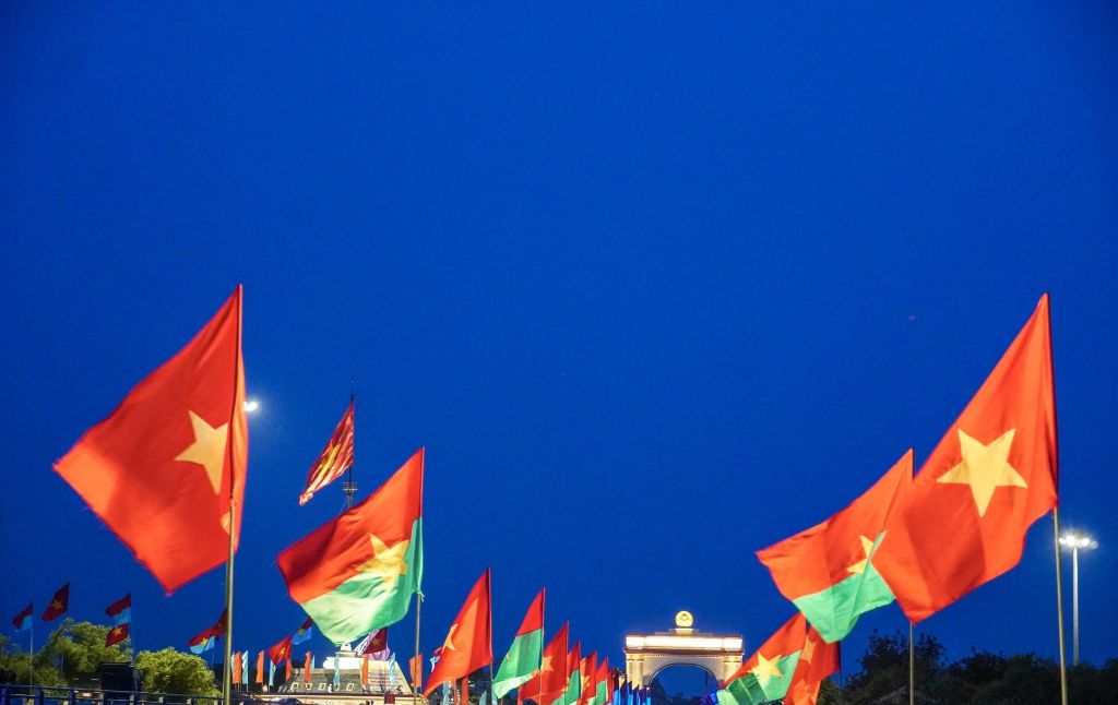 The Hiền Lương Bridge: A Journey to the "Red Address" of Freedom - 2