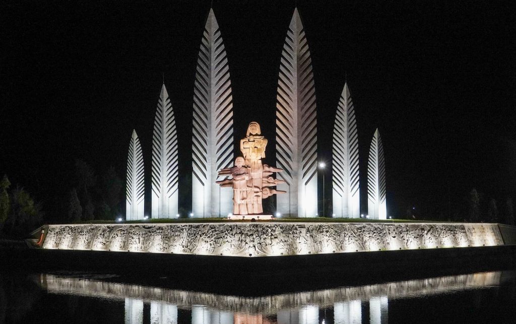 The Hiền Lương Bridge: A Journey to the "Red Address" of Freedom - 4