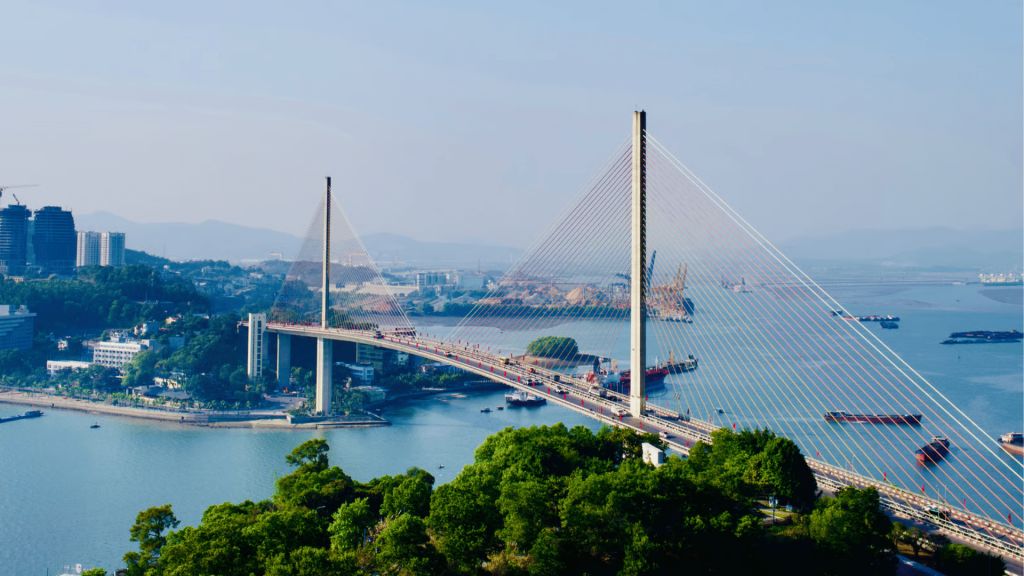 Bai Chay Bridge – one of the must-visit spots in Ha Long at night. - 4