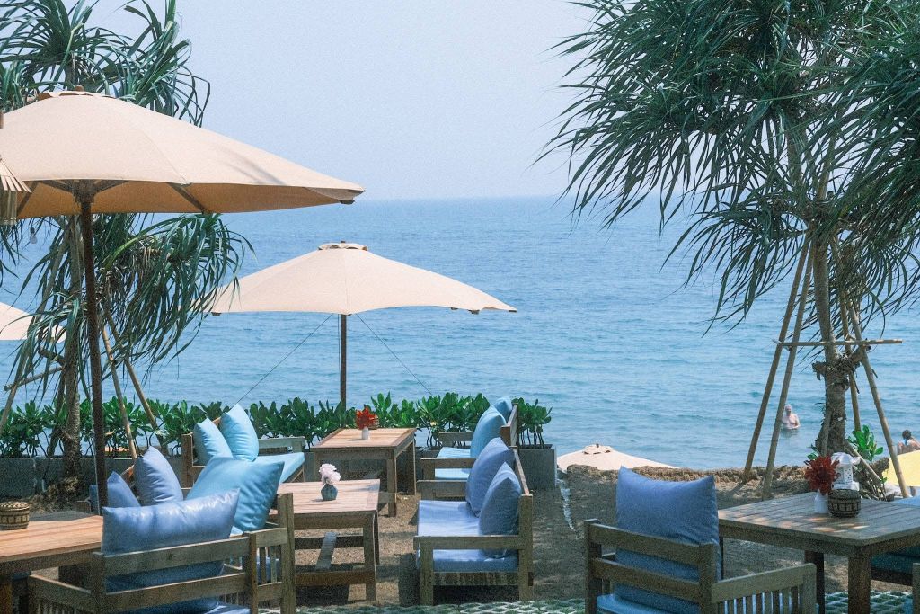 Just discovered a colorful beachfront café in Hoi An. - 2