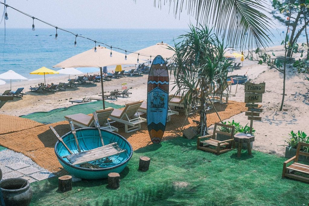 Just discovered a colorful beachfront café in Hoi An. - 4