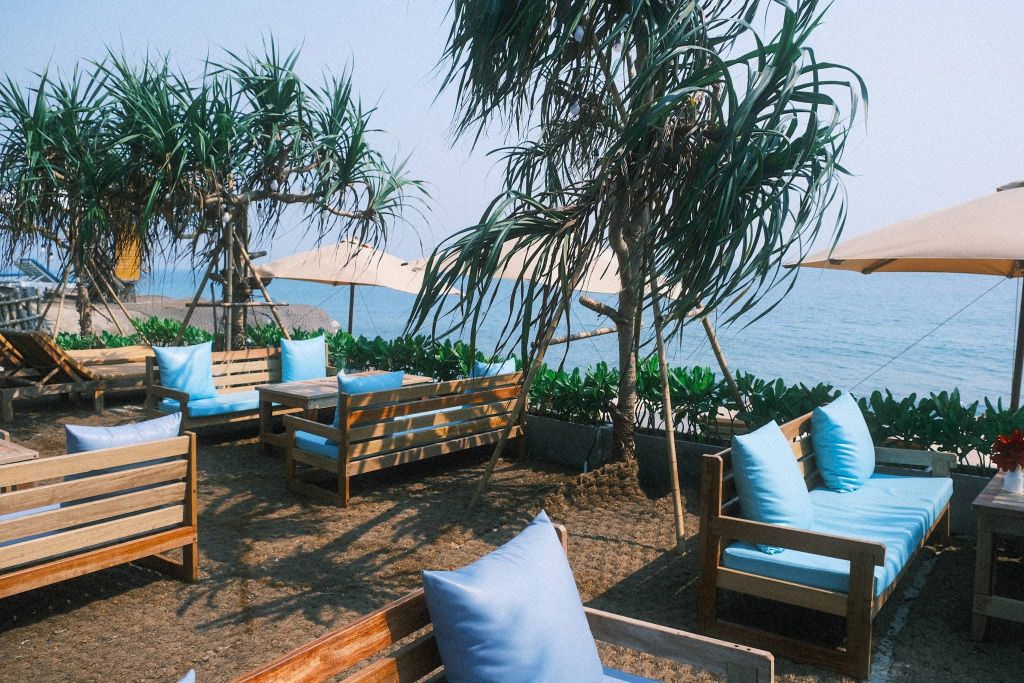 Just discovered a colorful beachfront café in Hoi An. - ảnh 13