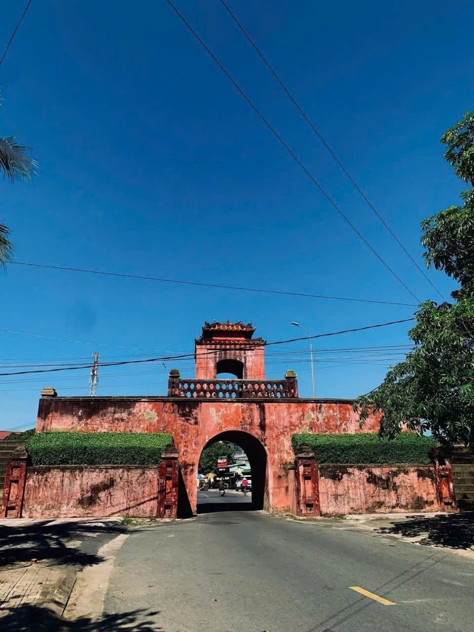 Diên Khánh Citadel - A place where time stands still among the moss-covered walls. - 1