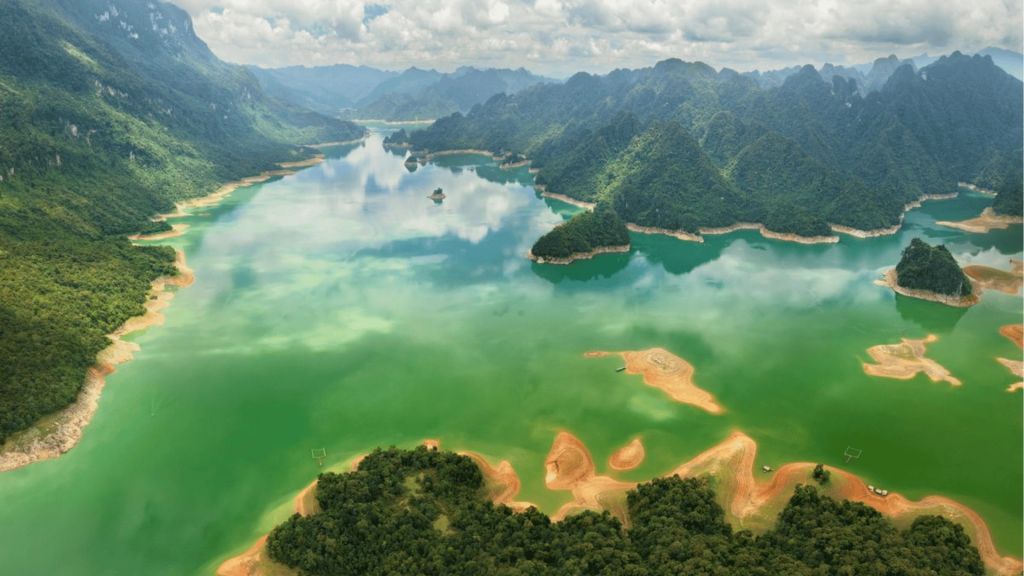 Na Hang – a popular destination when visiting Tuyen Quang, where nature remains quite "untouched." - ảnh 5