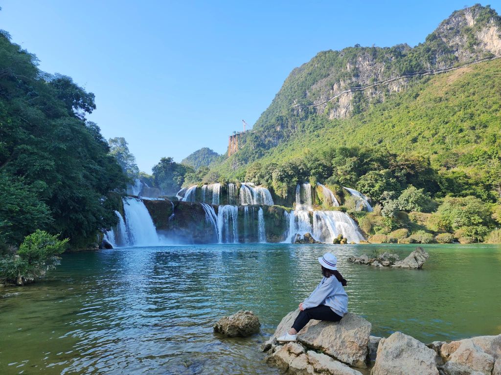 When is the best time to travel to Ban Gioc Waterfall? - 1