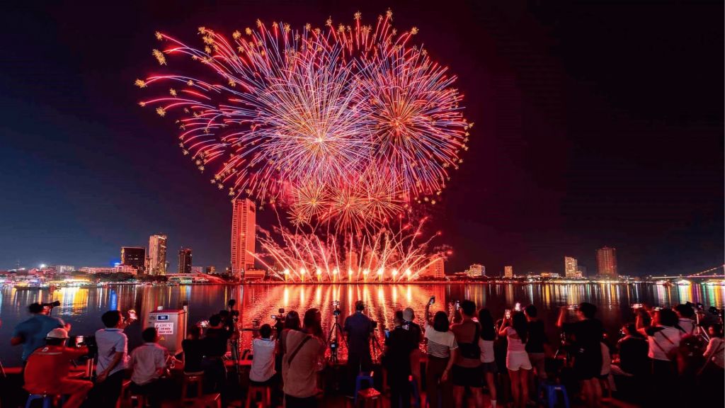 Da Nang International Fireworks Festival – a highly sought-after summer event. - 4