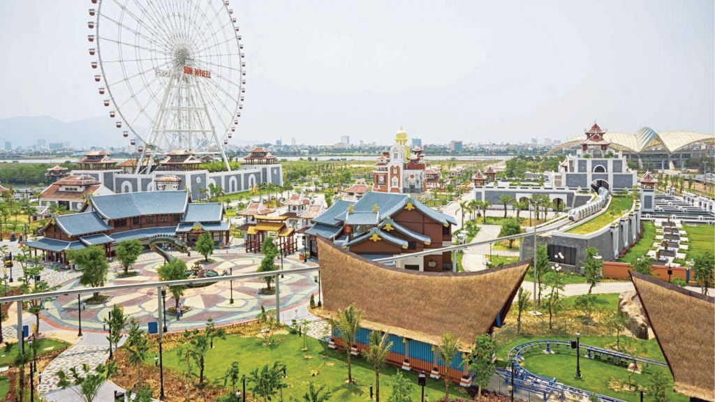 Asia Park Da Nang – an evening amusement park featuring the prominent Sun Wheel. - 3