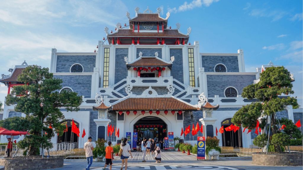 Asia Park Da Nang – an evening amusement park featuring the prominent Sun Wheel. - ảnh 5