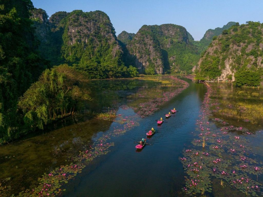 Tràng An tourist area continues to be the most popular destination recently. - ảnh 8