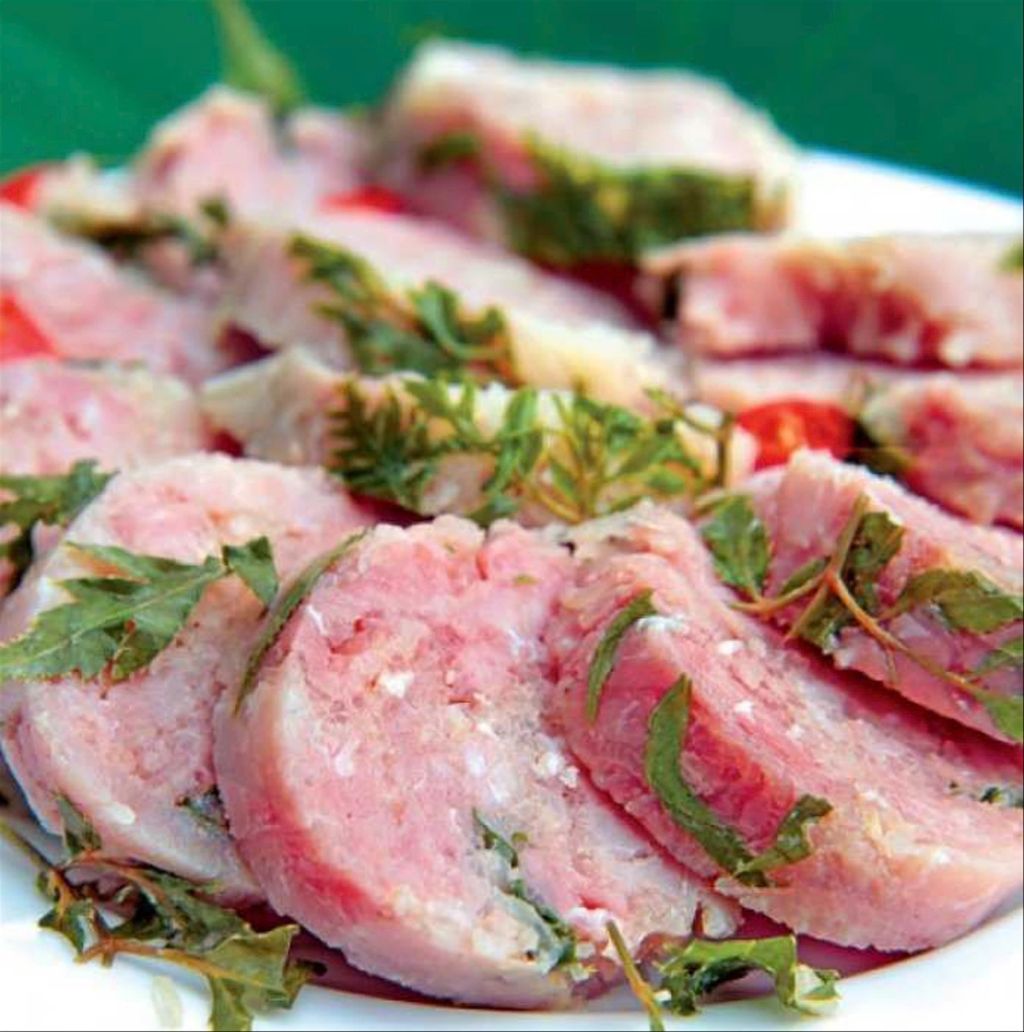 स्थानीय भोजन अभी भी पर्यटकों को आकर्षित करने वाला एक महत्वपूर्ण तत्व है। - ảnh 7