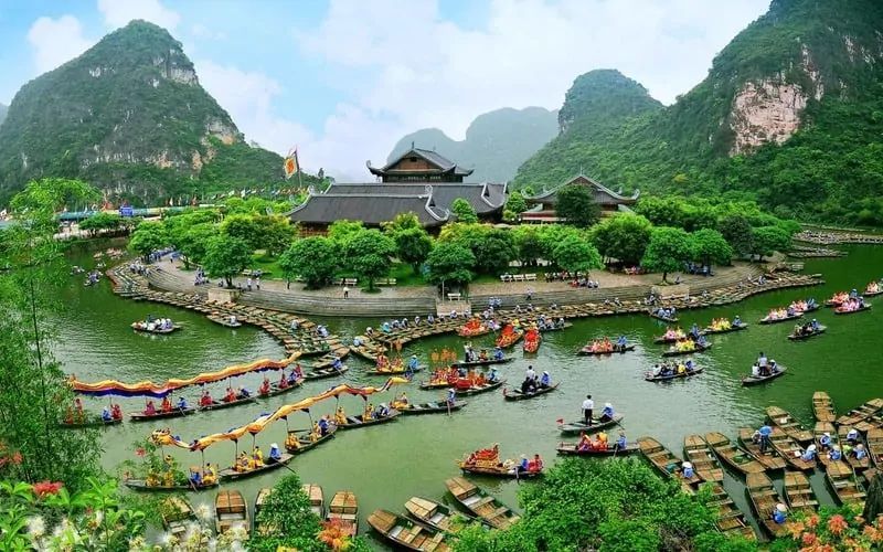 The 2-day, 1-night itinerary in Ninh Binh continues to be a popular choice for weekend travelers. - ảnh 6