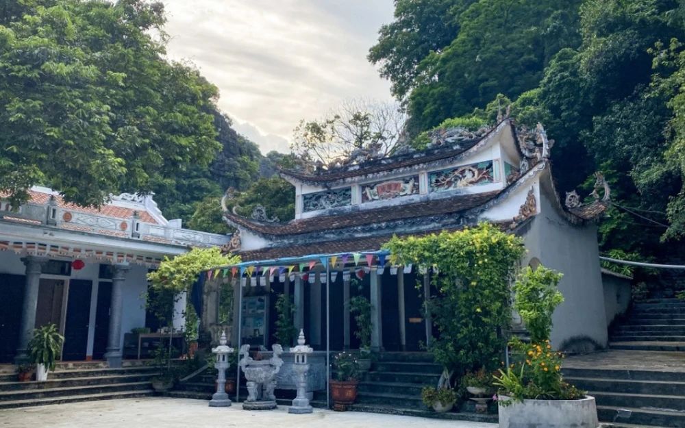 Tam Cốc tourist area has seen an increase in the number of visitors during the recent peak season. - ảnh 8