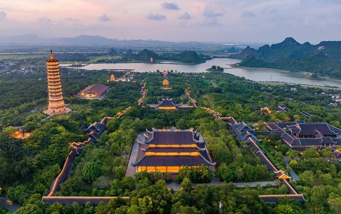 बाई डिंह मंदिर आध्यात्मिक पर्यटन और सांस्कृतिक अनुभव के साथ पर्यटकों को आकर्षित करना जारी रखता है। - ảnh 6