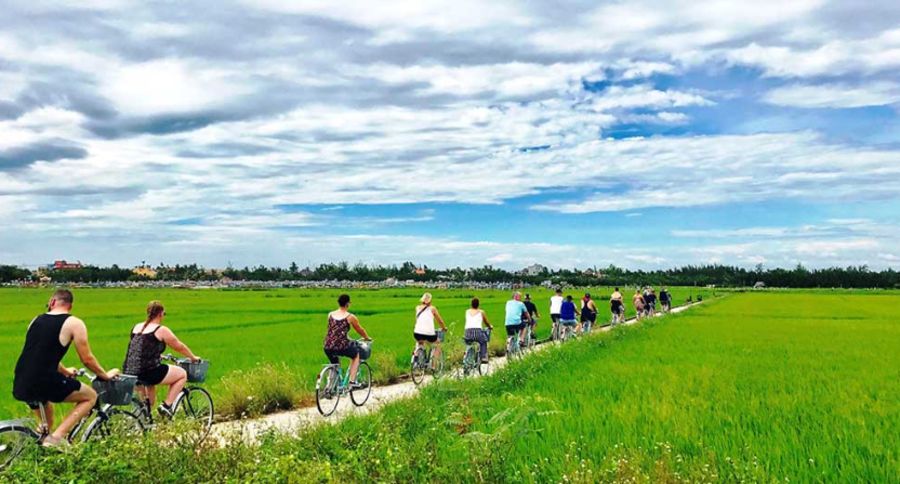 The cycling tour route through Tam Cốc – Hoa Lư has been chosen by many tourists recently. - ảnh 6
