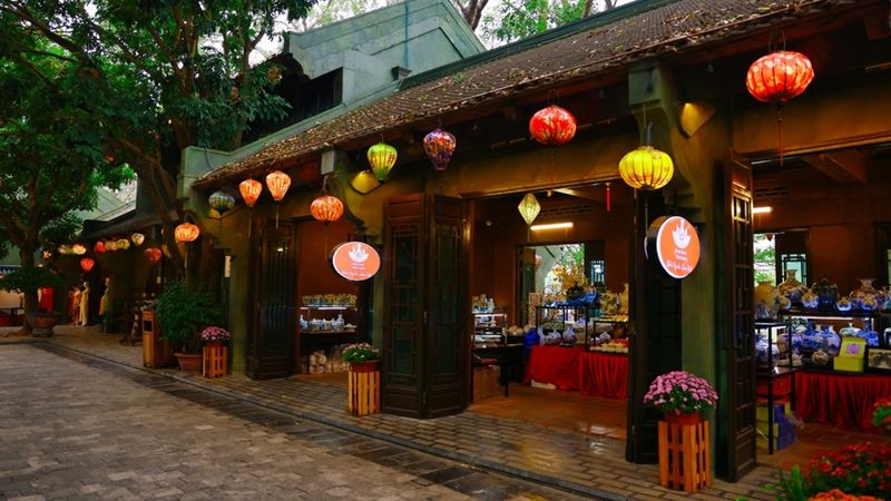 हुआ लू पुराना शहर रात के पर्यटन को विकसित कर रहा है, जिससे पर्यटकों के लिए अनुभव का विस्तार हो रहा है। - ảnh 8