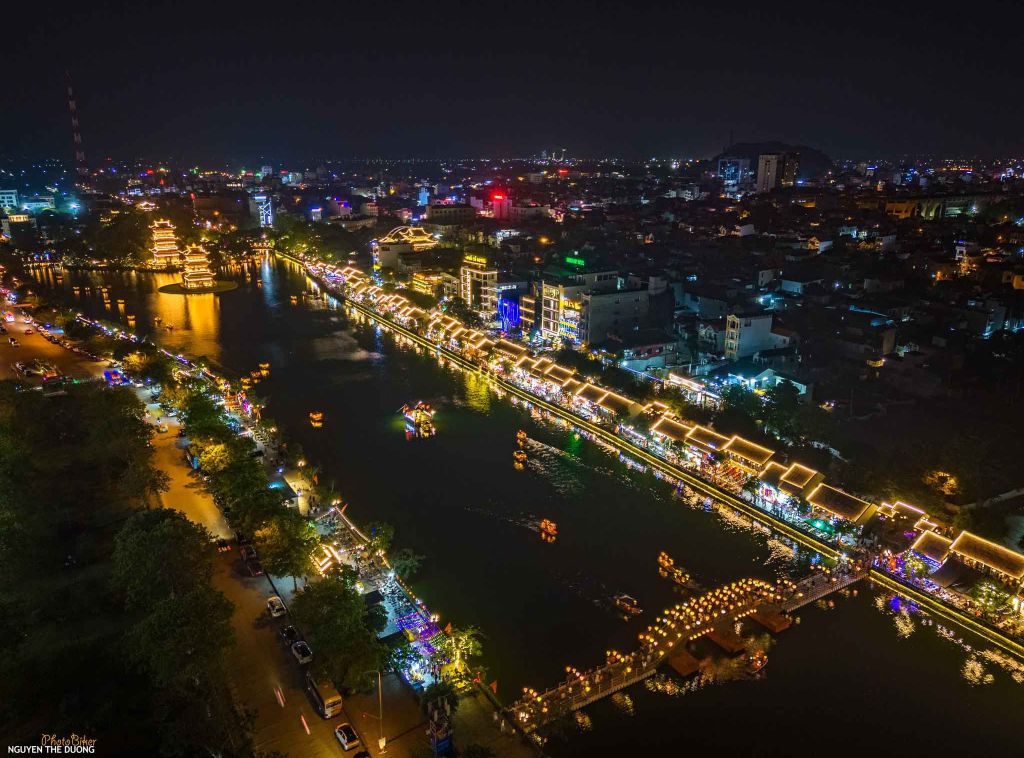 हुआ लू पुराना शहर रात के पर्यटन को विकसित कर रहा है, जिससे पर्यटकों के लिए अनुभव का विस्तार हो रहा है। - ảnh 11