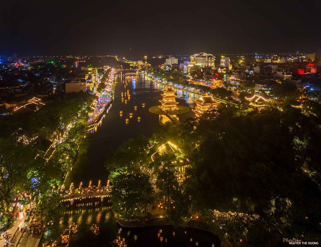 हुआ लू पुराना शहर रात के पर्यटन को विकसित कर रहा है, जिससे पर्यटकों के लिए अनुभव का विस्तार हो रहा है। - ảnh 12