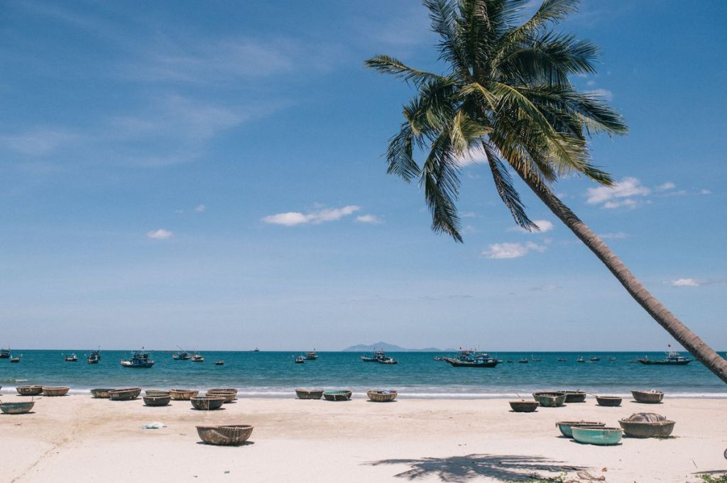 Plage de Mỹ Khê – un endroit de sortie proche du centre, encore plus fréquenté en été. - ảnh 6