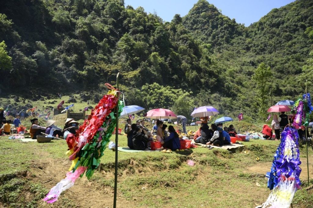 Cao Bằng의 청명절 – 가족애와 뿌리의 아름다움