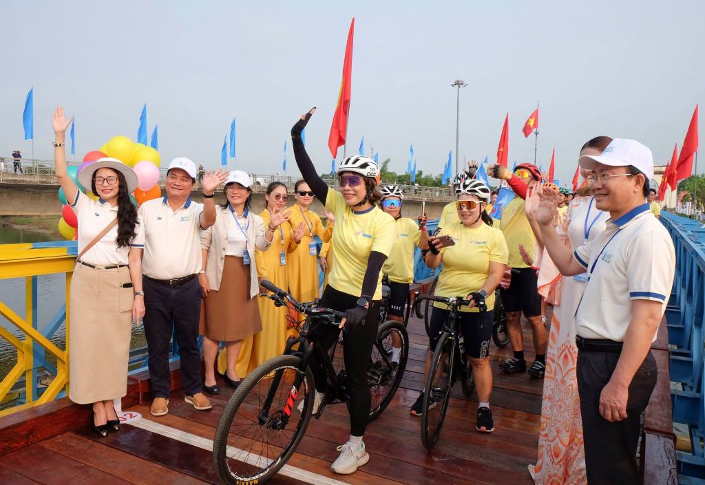 Día de la Bicicleta por la Paz en las Orillas de Hiền Lương – Bến Hải - 4