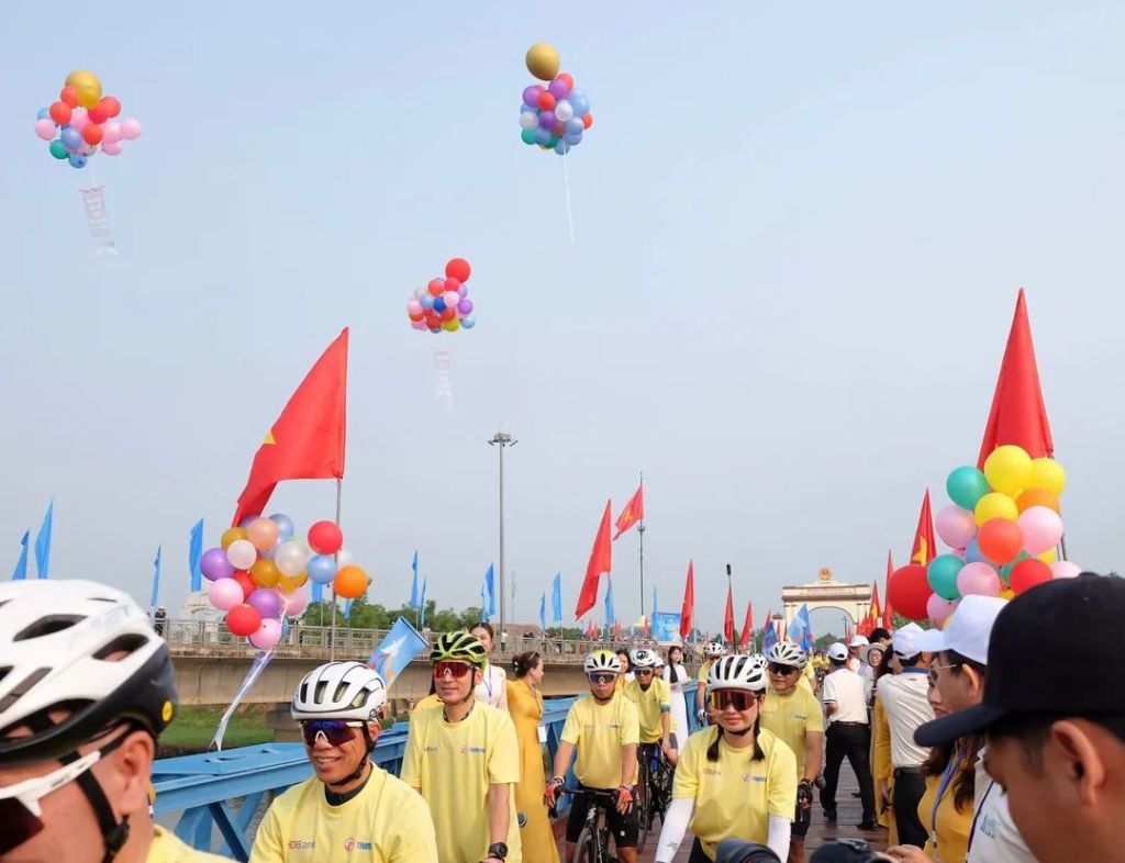 Ciclismo por la paz - Difundiendo el anhelo desde las orillas del río Hiền Lương. - 3