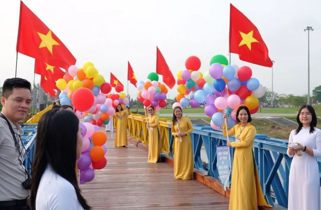 Ciclismo por la paz - Difundiendo el anhelo desde las orillas del río Hiền Lương. - 4