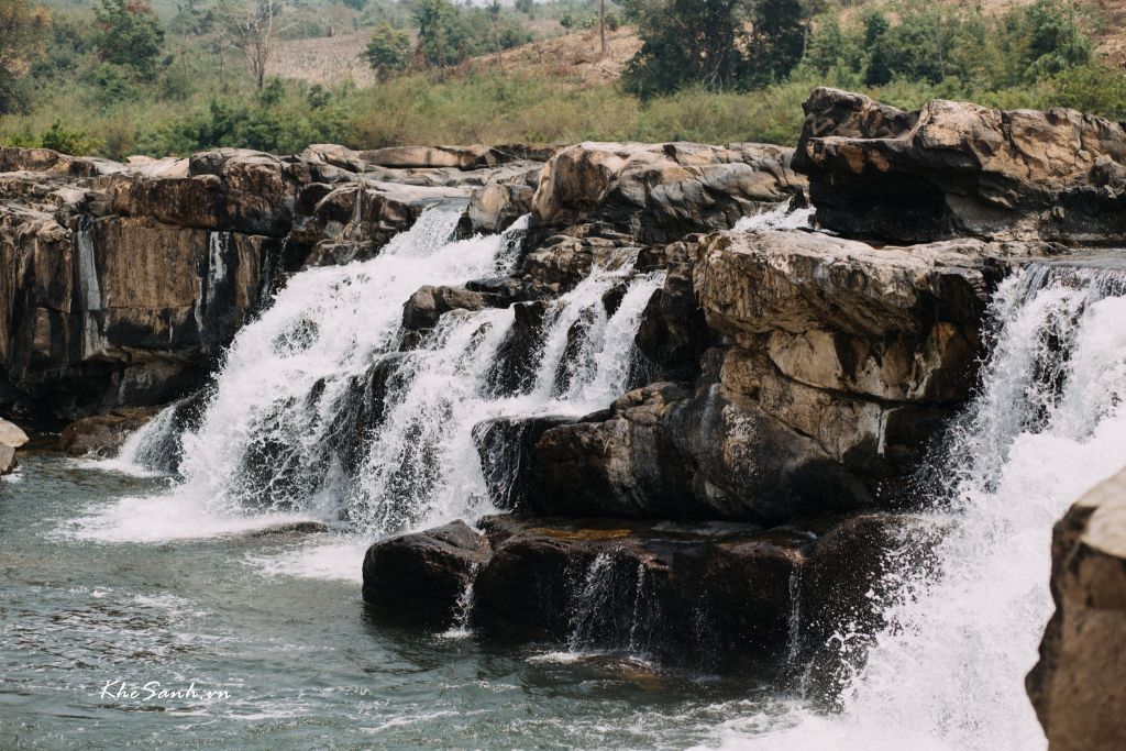 Cascada A Dơi – La Princesa en Medio de la Selva y la Aspiración de la Gente de la Frontera - 2