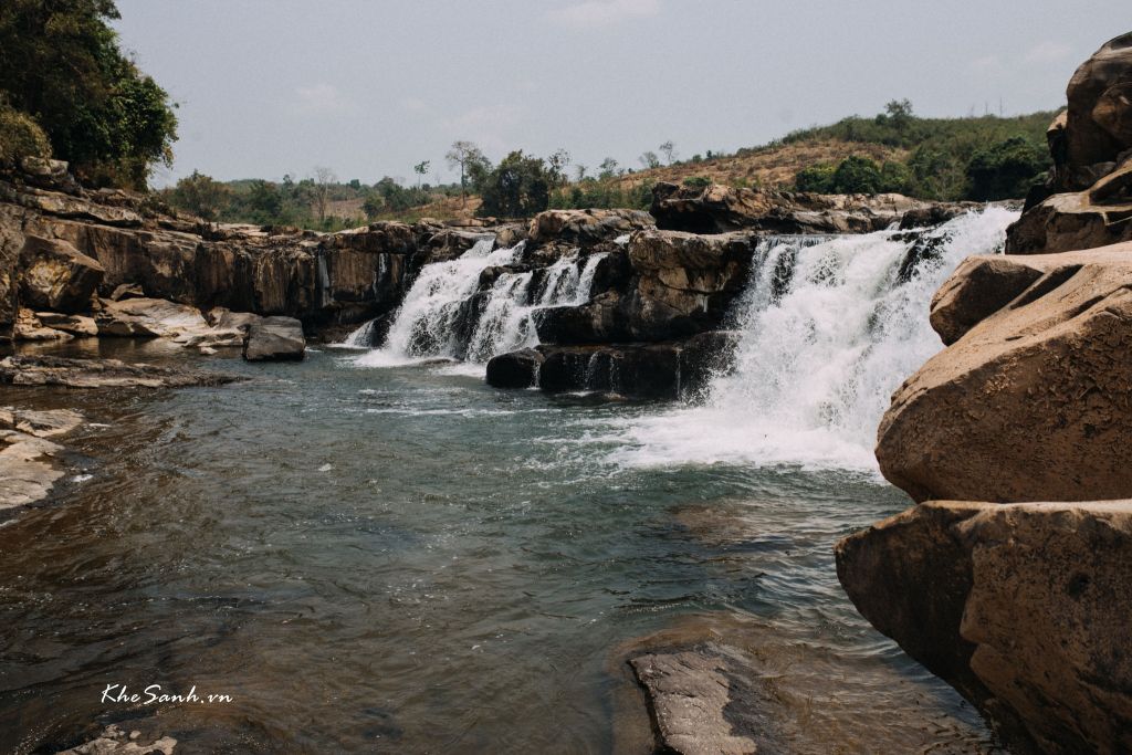 Cascada A Dơi – La Princesa en Medio de la Selva y la Aspiración de la Gente de la Frontera - 3