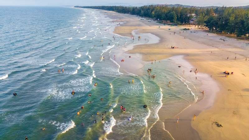 My Khe Beach – a popular spot close to the center, especially crowded in the summer. - 2