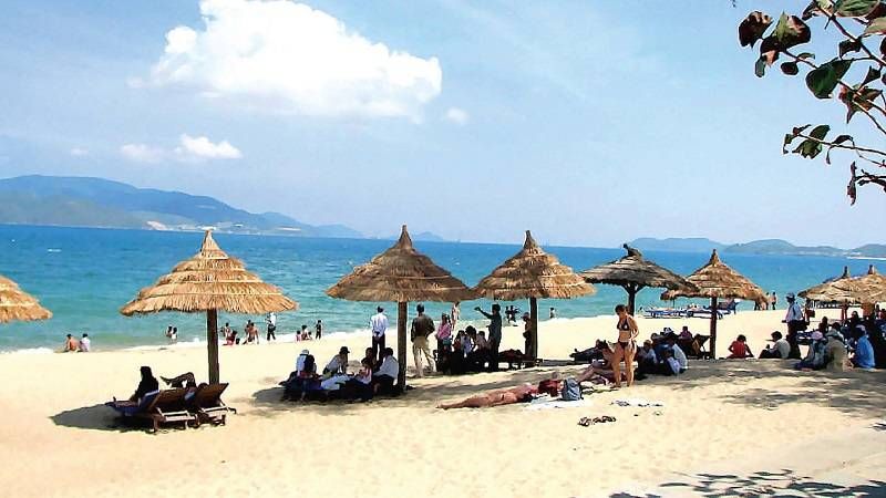 My Khe Beach – a popular spot close to the center, especially crowded in the summer. - ảnh 5