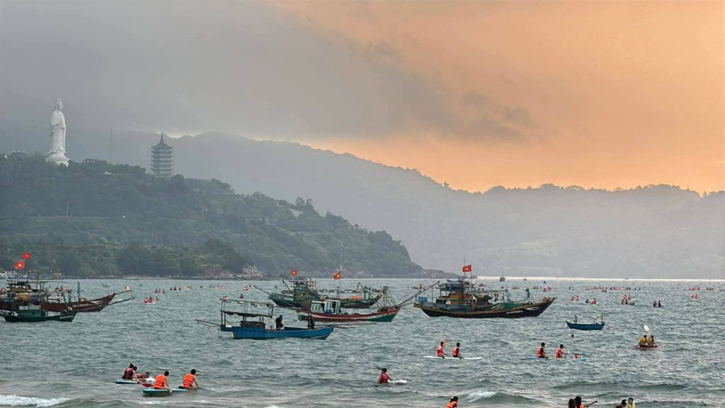 Morning on the beach of Mân Thái, Da Nang. - 2