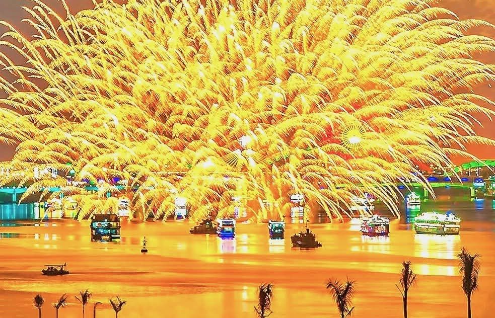 This afternoon, I have planned to go to Da Nang to watch the fireworks, everyone. - ảnh 6