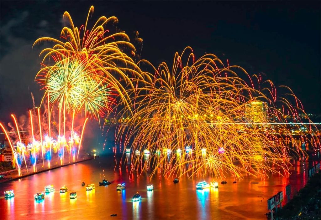 This afternoon, I have planned to go to Da Nang to watch the fireworks, everyone. - ảnh 7