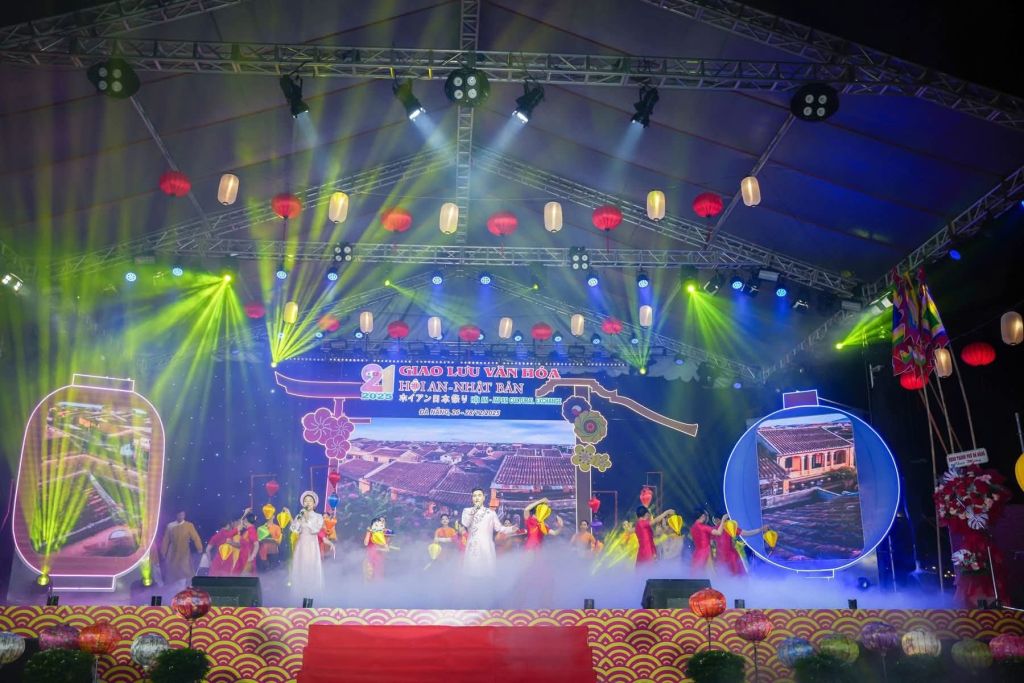 Hoi An shines brightly during the Vietnam-Japan Exchange Season 2026. - 2