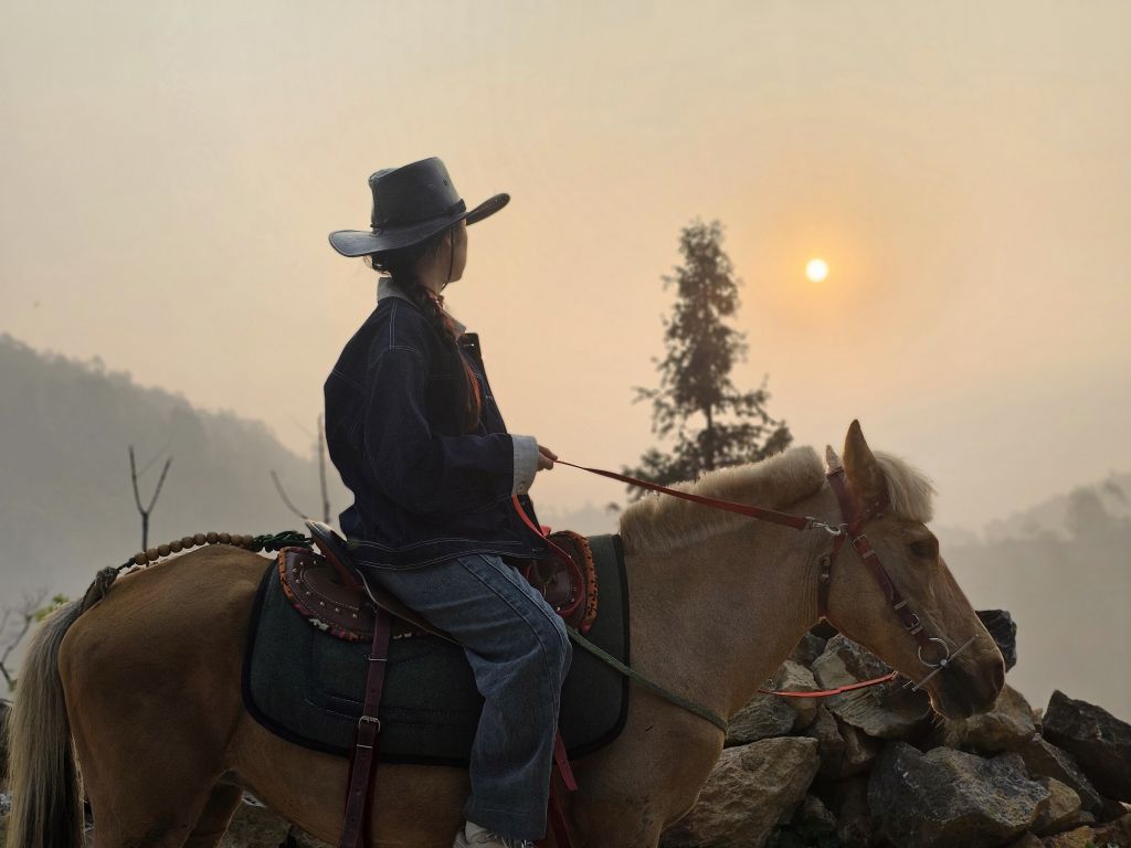 Have you ever tried riding a horse at the foot of the Lũng Cú Flagpole? - 2