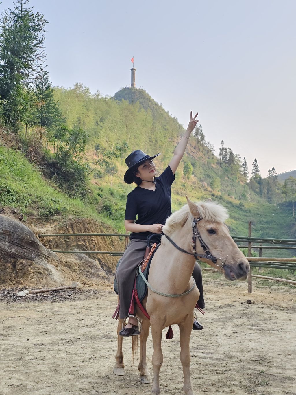 Have you ever tried riding a horse at the foot of the Lũng Cú Flagpole? - 3