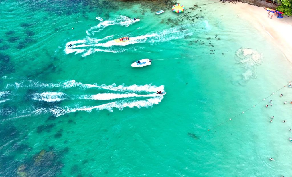 Vietnam has an island ranked among the most beautiful in Asia. - 2