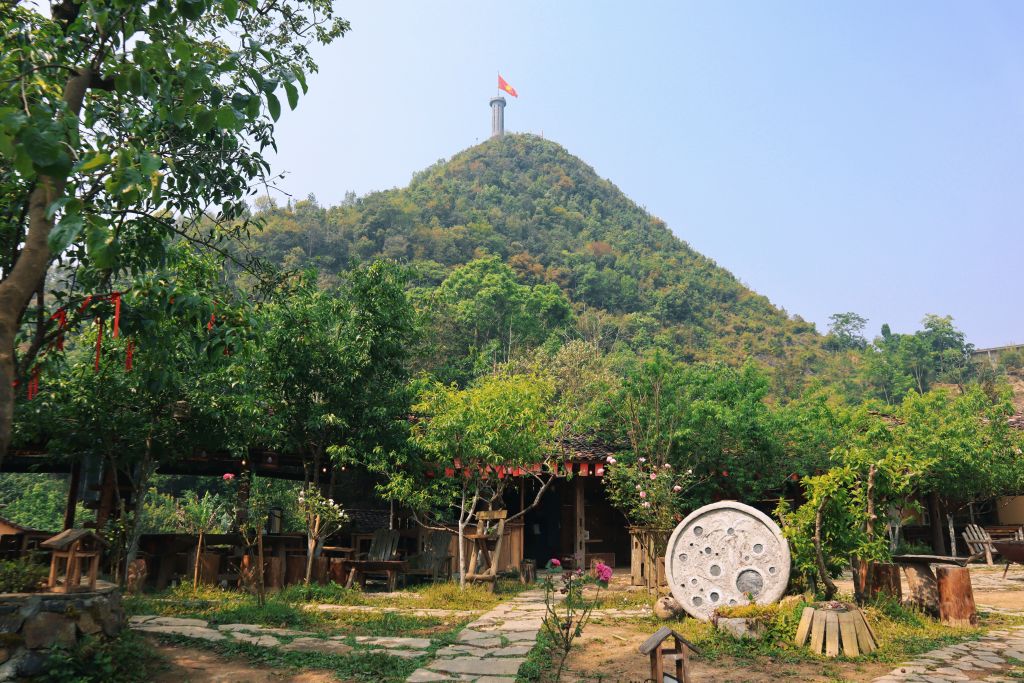 Thèn Pả - a peaceful village at the foot of the Lũng Cú Flagpole. - 3