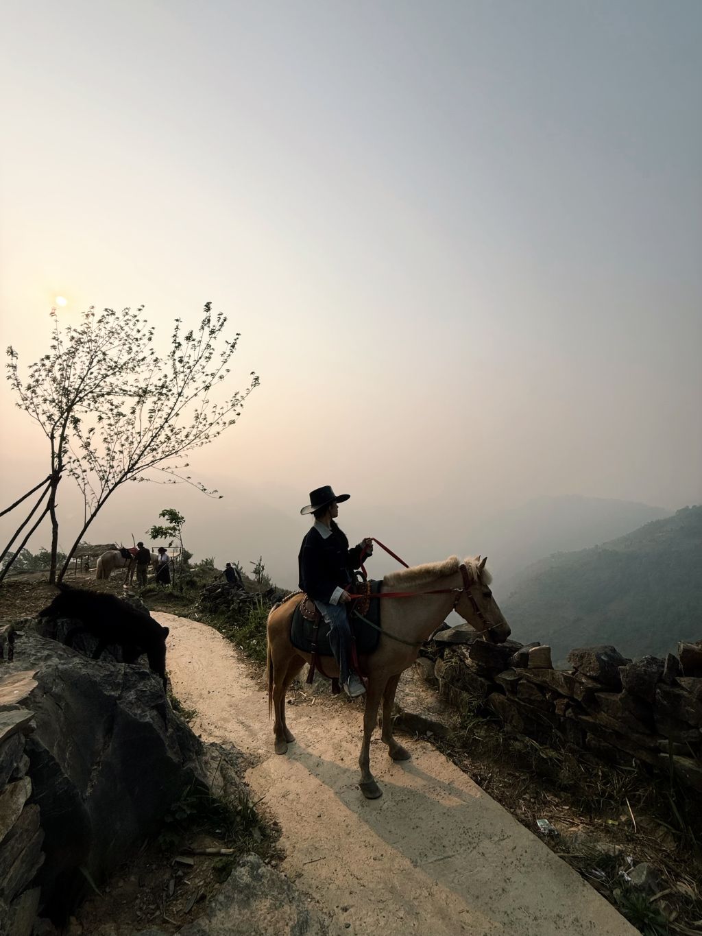 Thèn Pả - a peaceful village at the foot of the Lũng Cú Flagpole. - ảnh 6