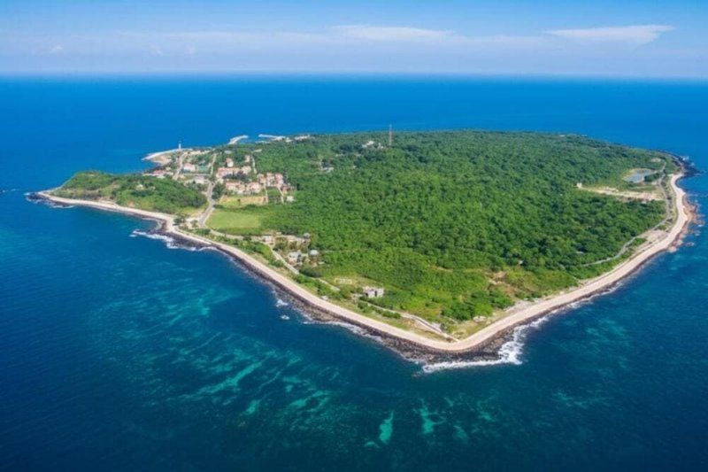 Con Co Island, Quang Tri - A pristine beach paradise in Central Vietnam. - 1
