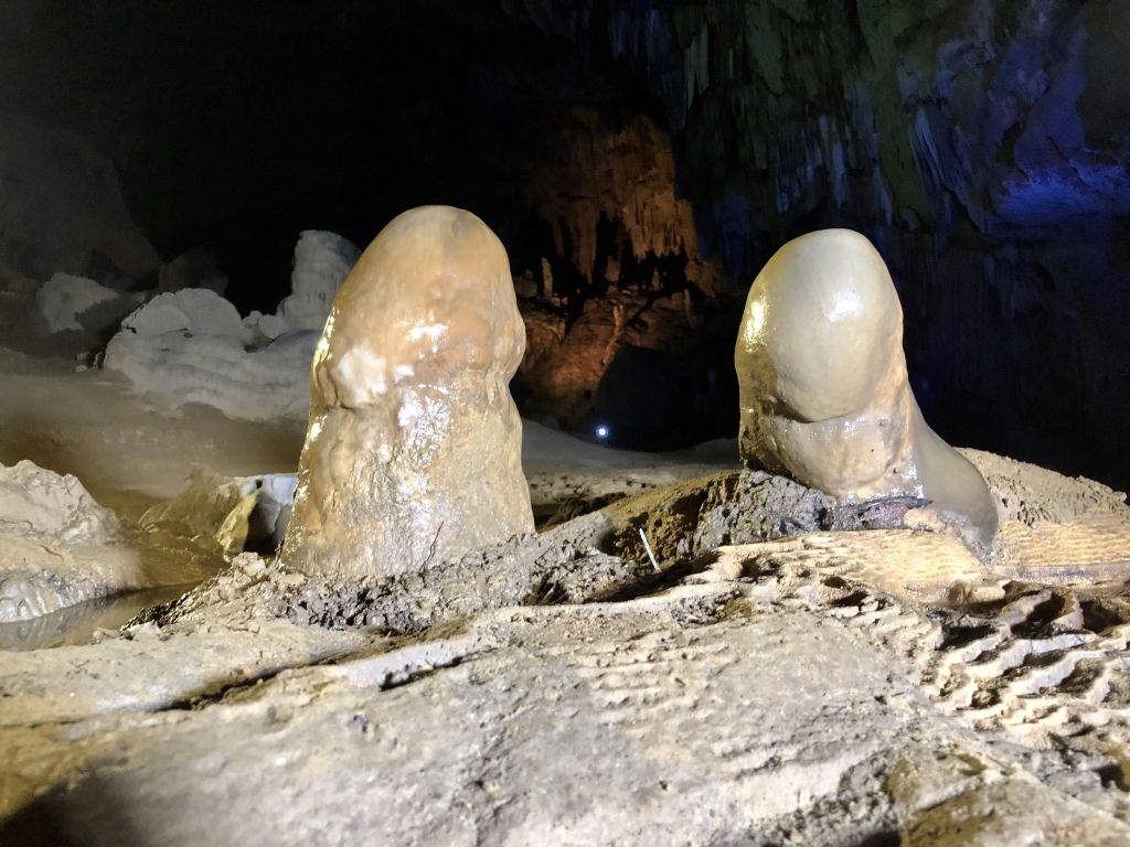The Unique Ngườm Ngao Cave Has Two Stone Sprouts Shaped Like The "Symbol" Of Manhood. - 1