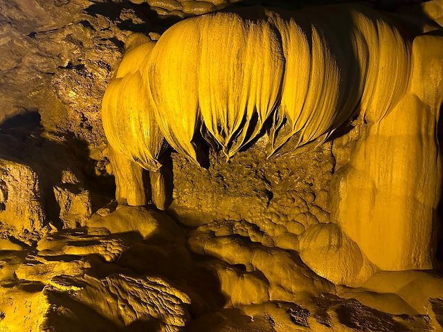 The Lotus Flower Upside Down In Ngườm Ngao Cave. - 3