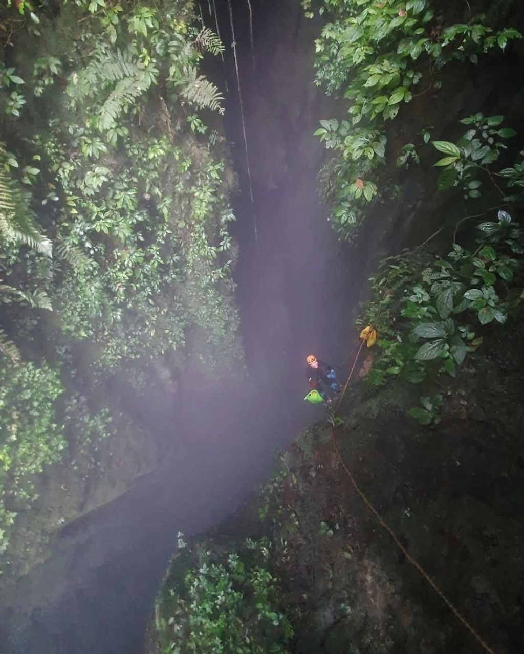 Phong Nha Kẻ Bàng에서 새로운 동굴 발견 - ảnh 6