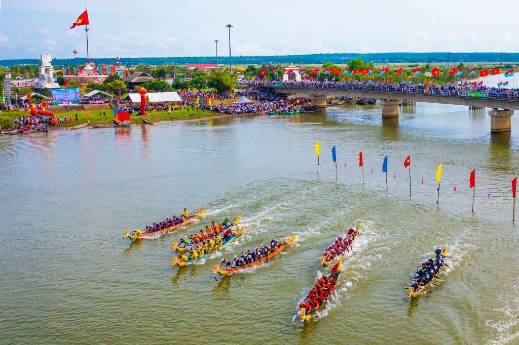 Notice Of Adjustment To The Time Of The Traditional Boat Race - 1